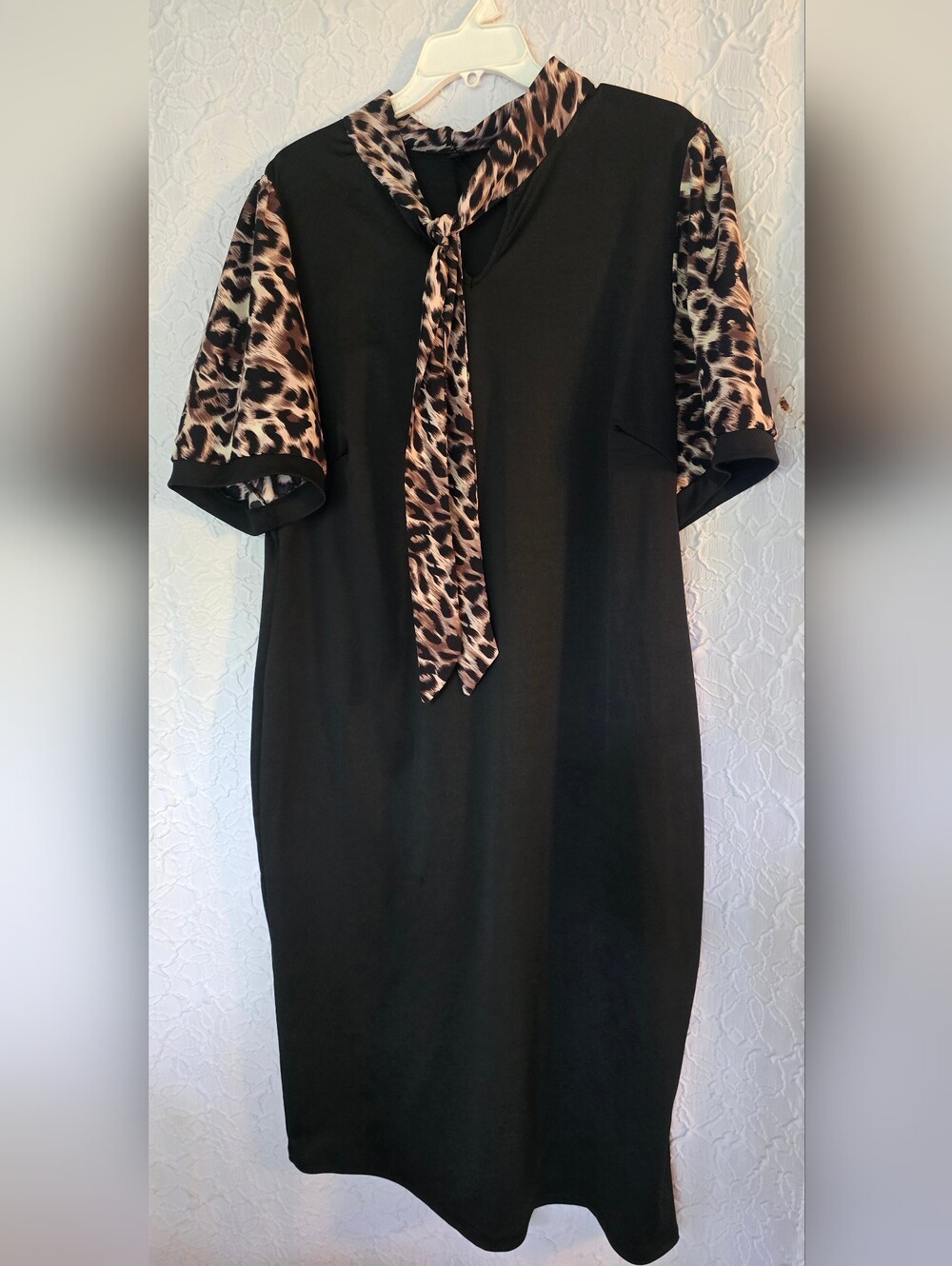 SHEIN Curve 4XL ( 20/22) Black Shift Dress With Leopard Print Accent Trim & Tie